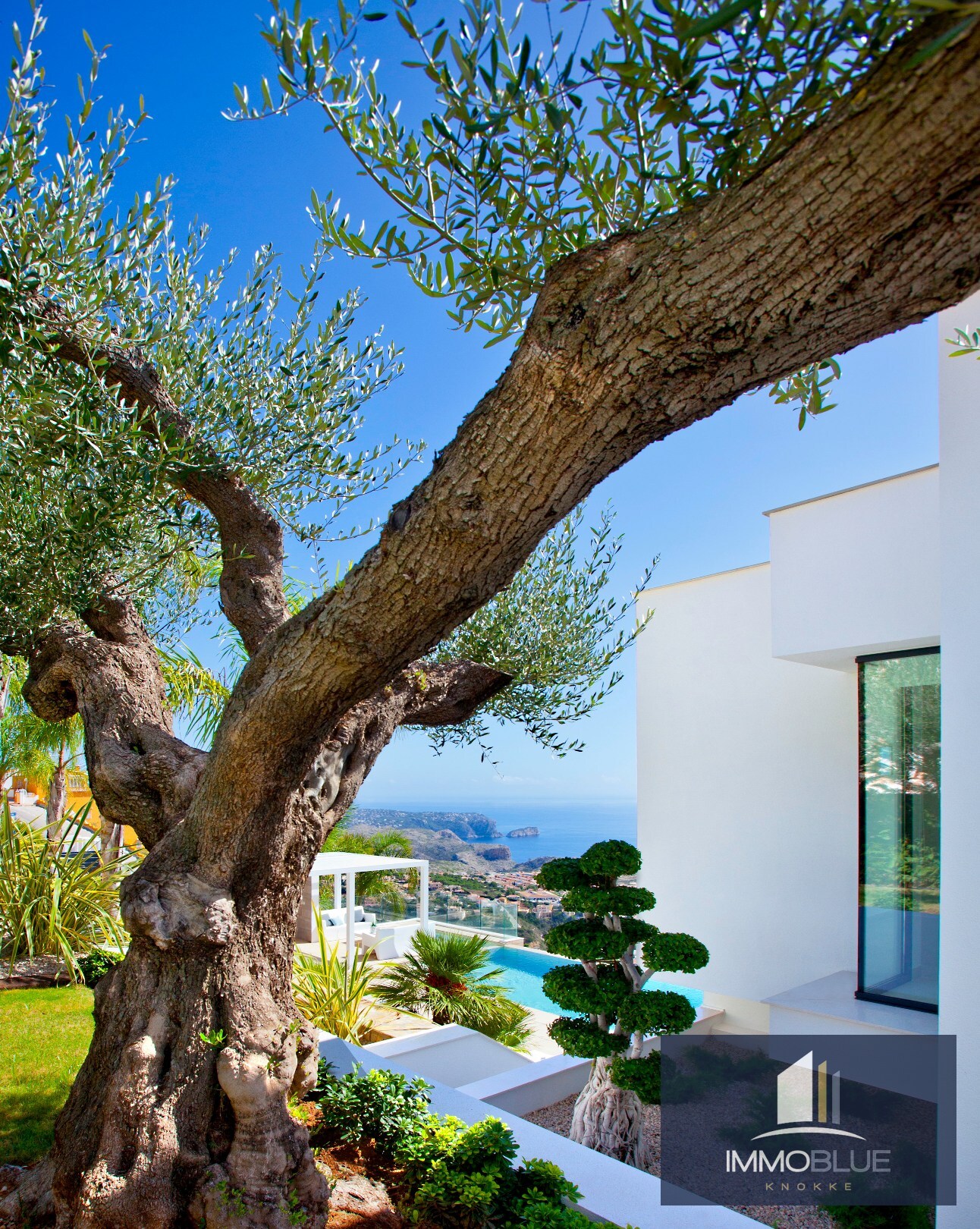 Moderne luxe met spectaculair zeezicht in Cumbre del Sol. 