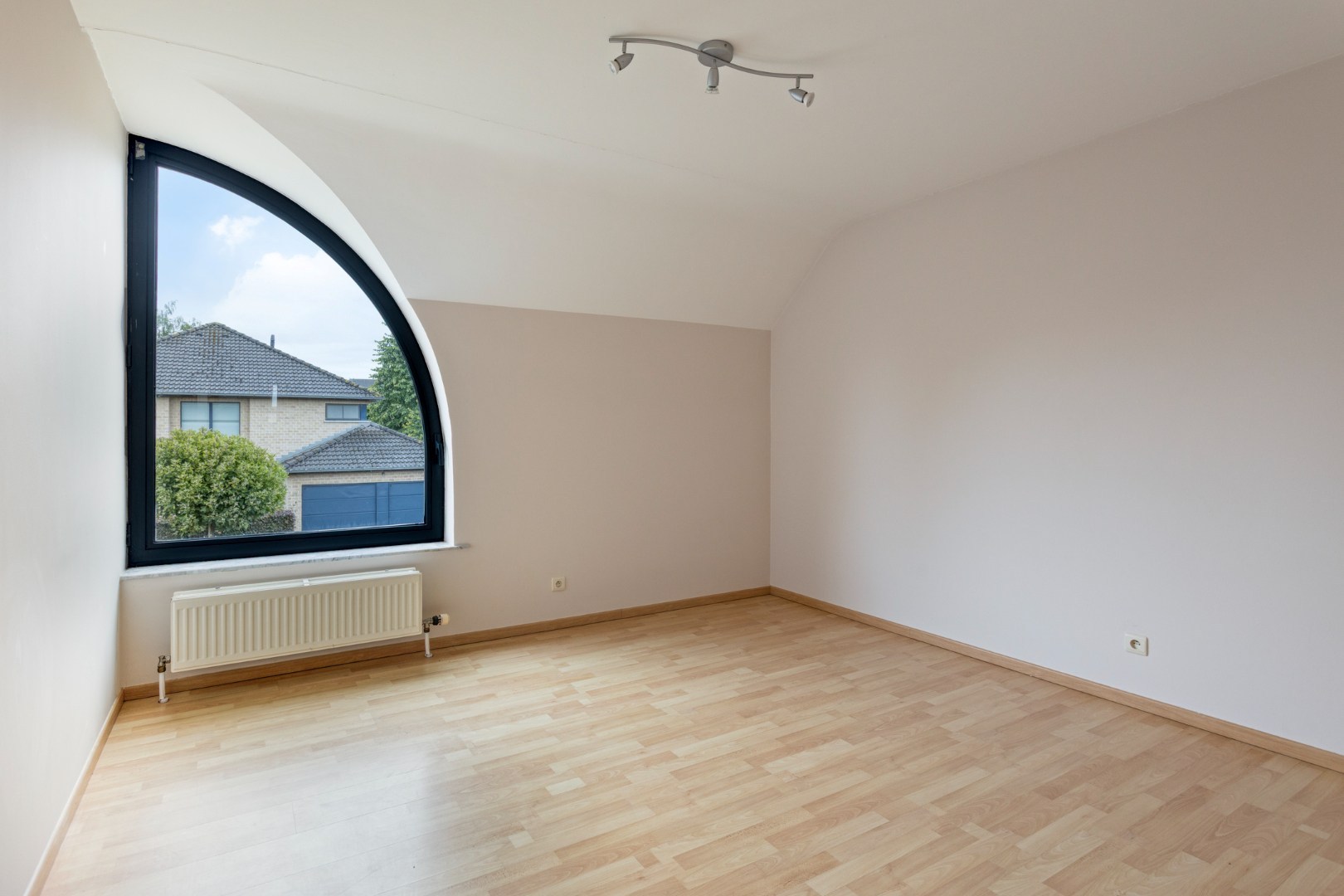 Open bebouwing met 3 slaapkamers, garage en tuin in Haasrode!  – EPC 241 kWh/m² – bewoonbare opp. 201m² 