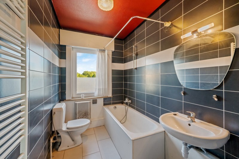 Te renoveren woning met een ruime tuin en zolder – een unieke kans! 