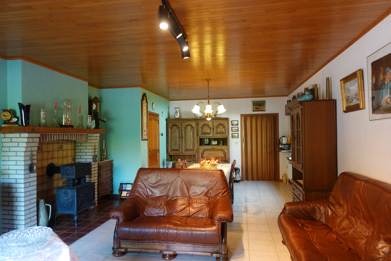 Ruime hoekwoning met 4 slaapkamers en dubbele garage 