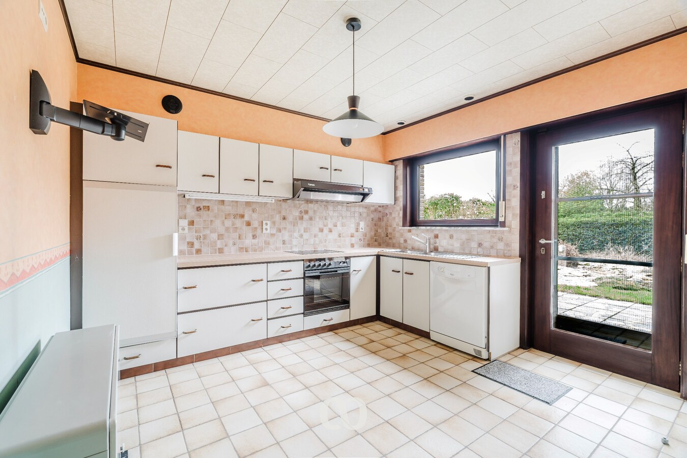 Zeer ruime woning met uitbreidingsmogelijkheden in rustige woonwijk te Kruisem 