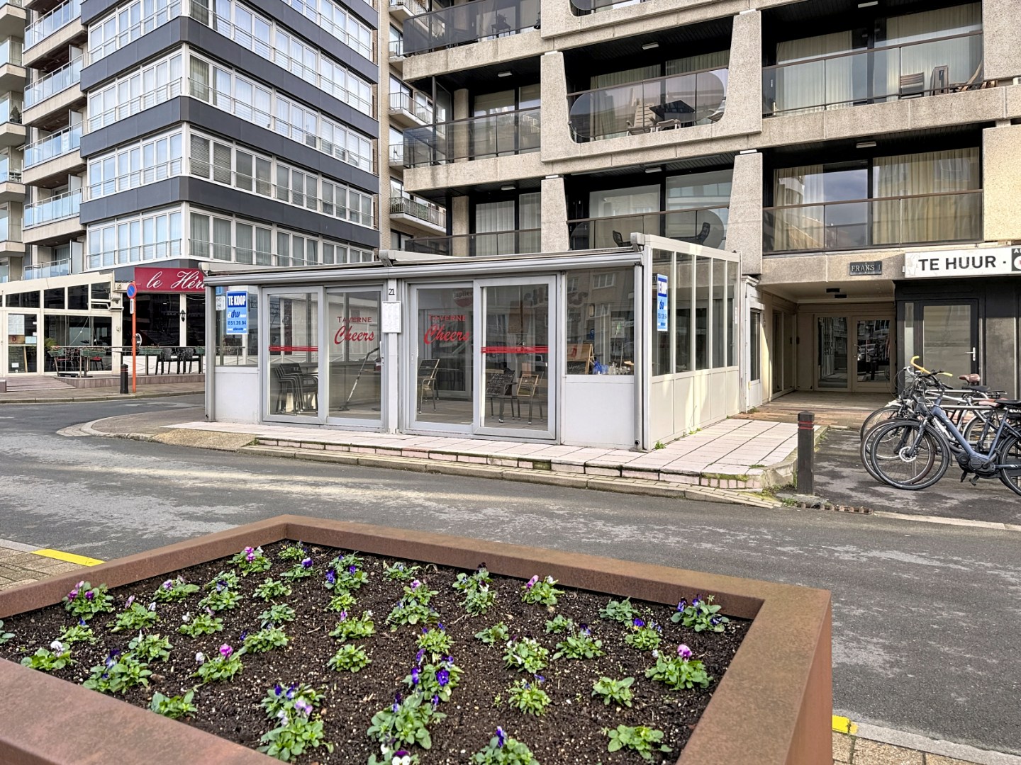 Uiterst gunstig gelegen horecazaak/handelspand 