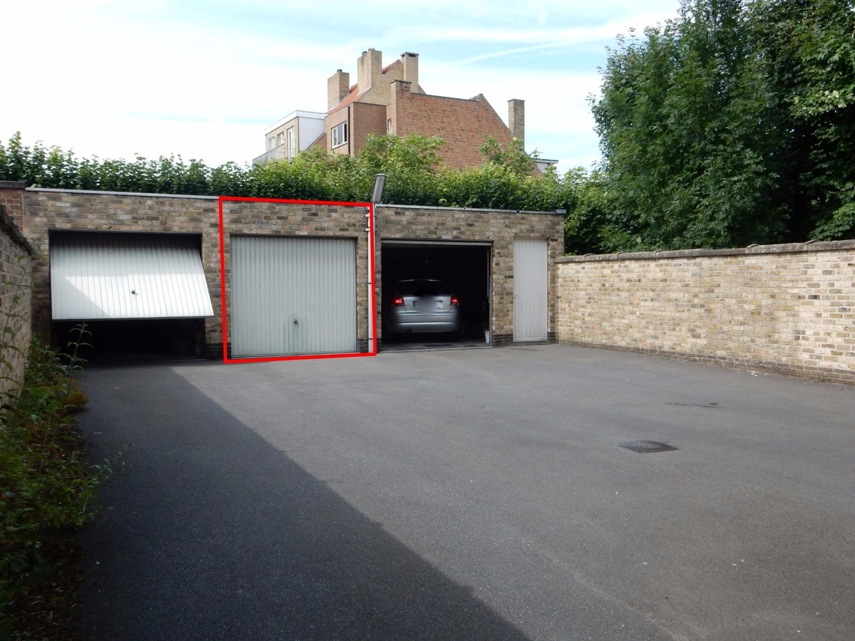 Goed gelegen garagebox te Sint-Andries 