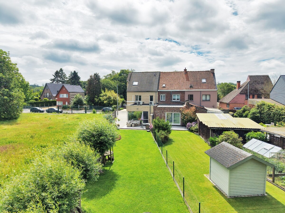 Recente, tiptop afgewerkte HOB op goede ligging te Erembodegem 