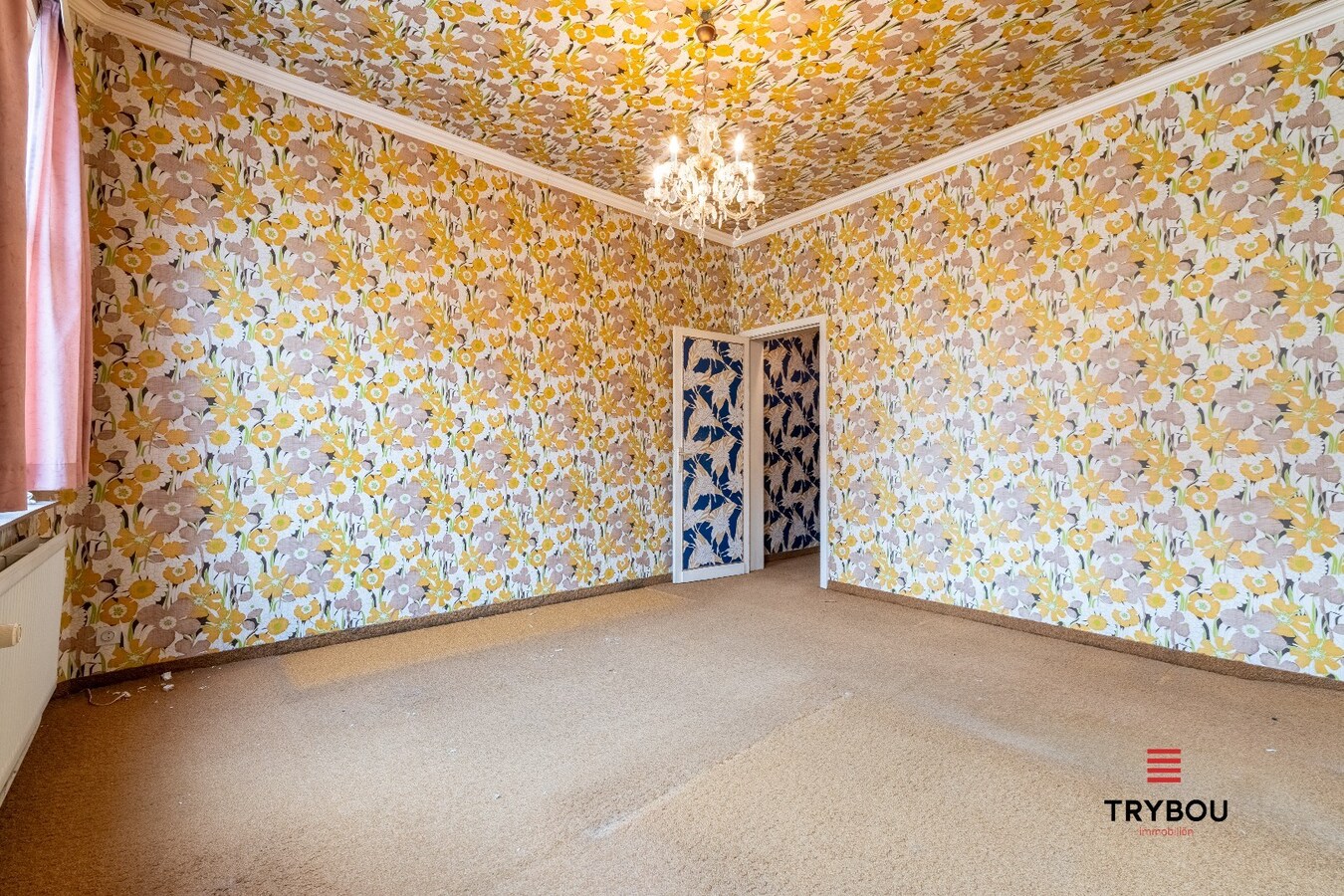 🏠 Te koop in het hart van Diksmuide – Woning met woon-winkelcombinatie en charmant stadstuintje 