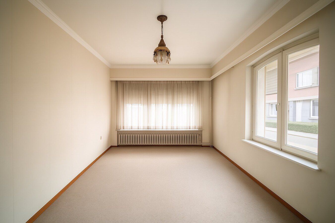 Charmante en ruime halfopen bebouwing met 5 slaapkamers, garage, tuin én topligging in hartje Sint-Niklaas te koop! 