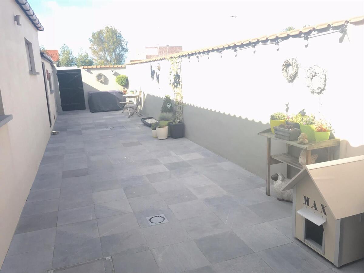KNAP GERENOVEERDE RUIME WONING MET ZONNIGE STADSTUIN 