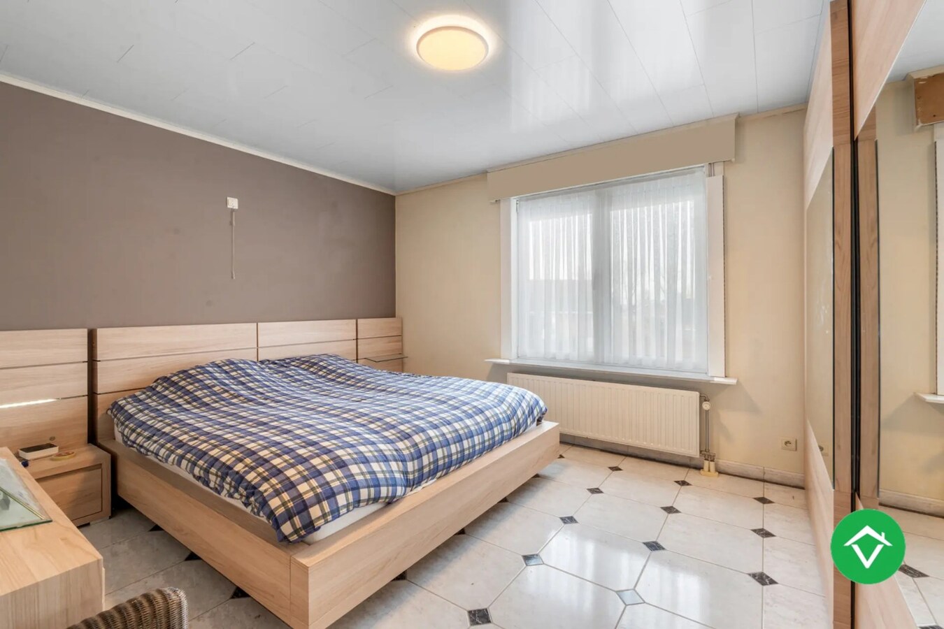 Ruime woning met handelspand en loods te Oudenburg 