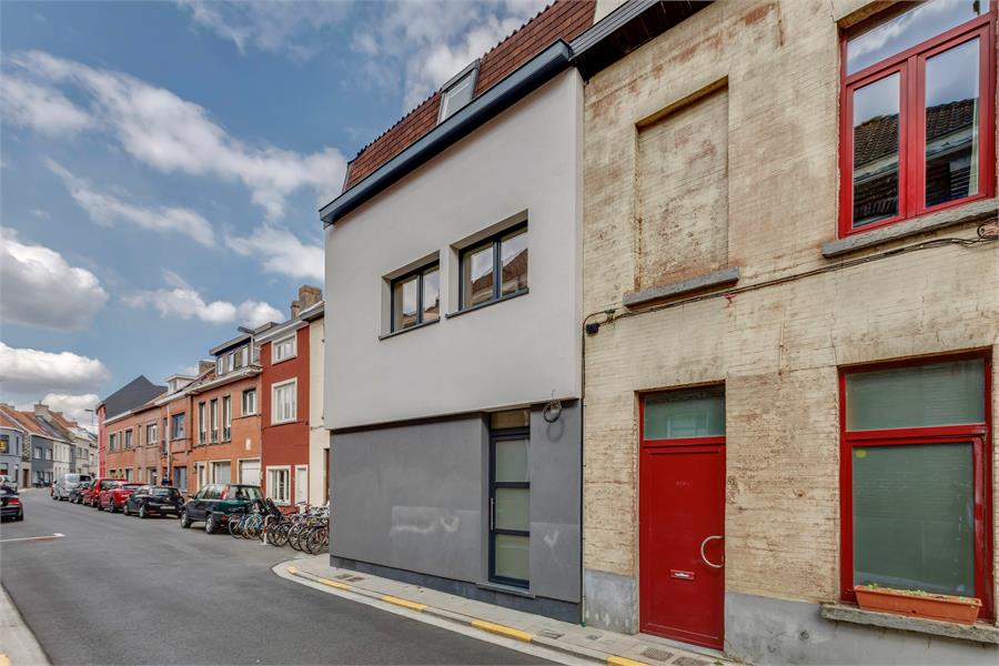 Volledig gerenoveerde woning op ideale locatie!! 