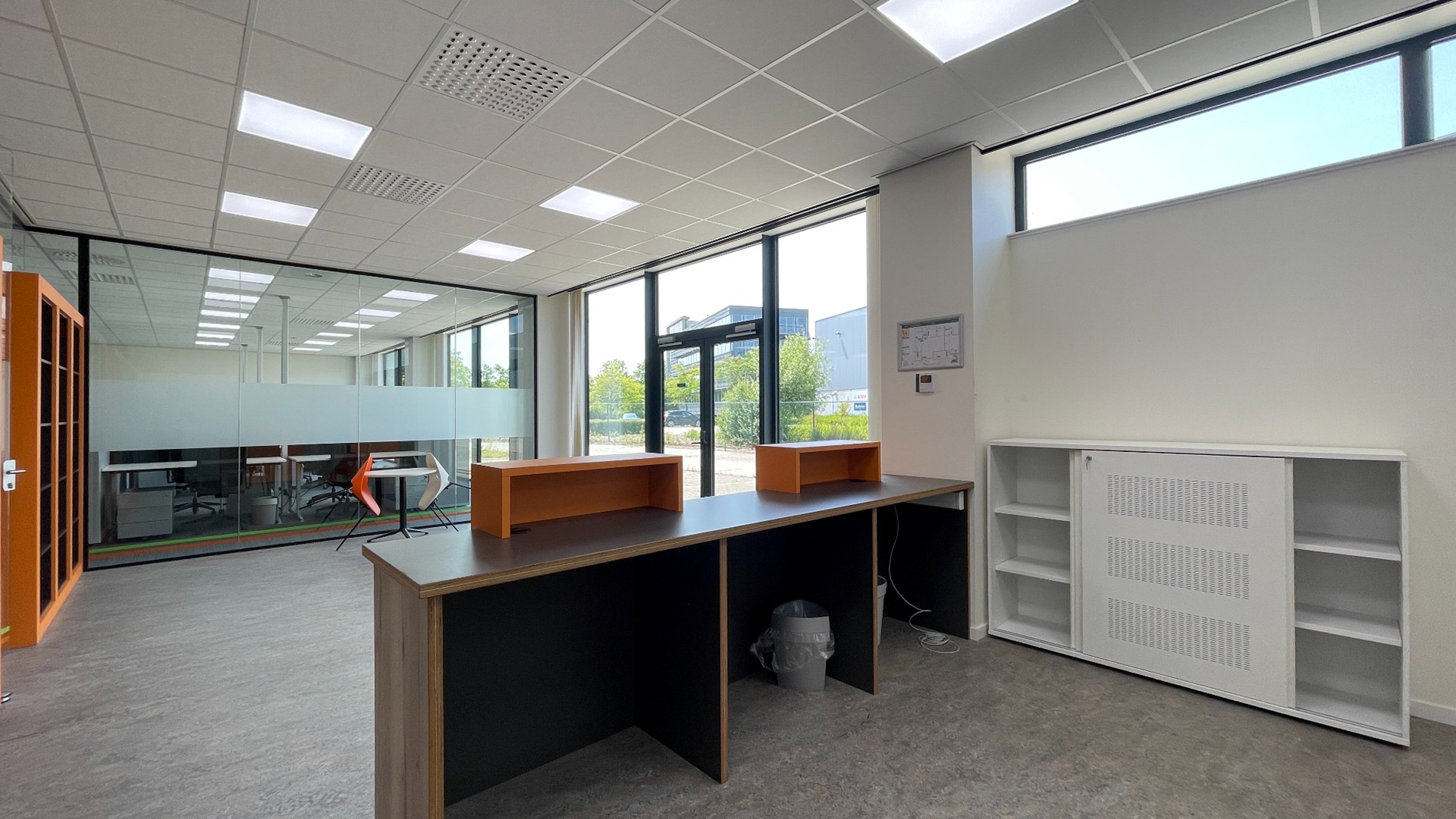 Loods met kantoor te huur nabij E19 in Mechelen