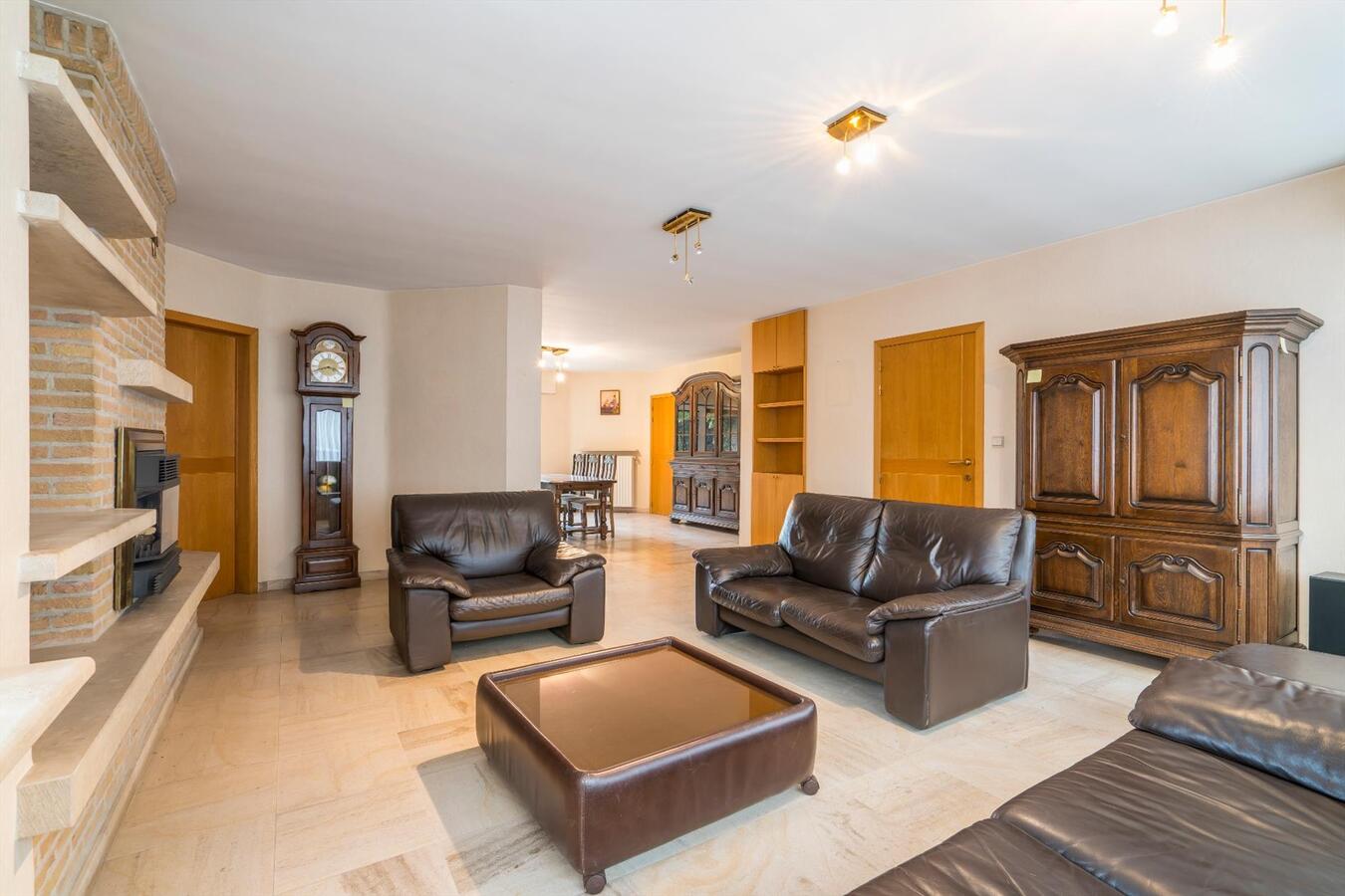 Uitstekend gelegen karakterwoning met tal van mogelijkheden 