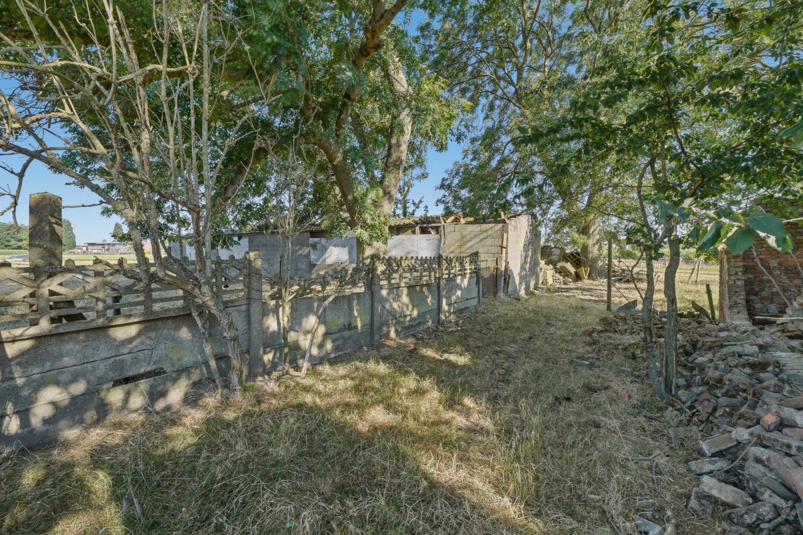 Hoeve "De Roeste Scheure" op een perceel van ca. 12.762 m² te Zedelgem 