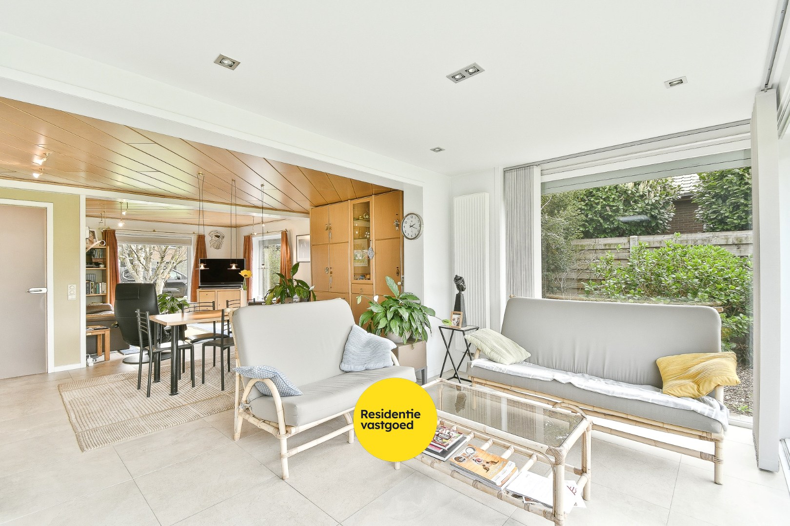 Instapklare woning met 4 slaapkamers, garage en carport 