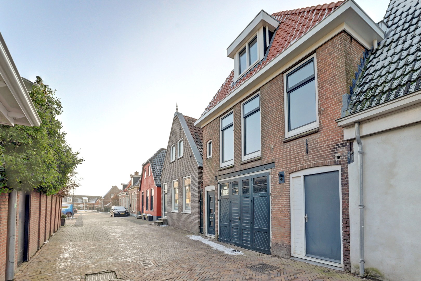 Drive-in woning te koop in Berltsum