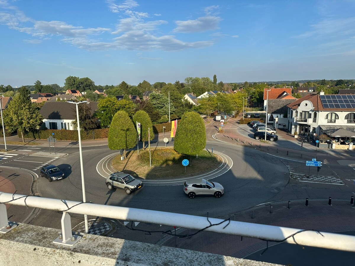 Lichtrijk appartement met 70m² terras 