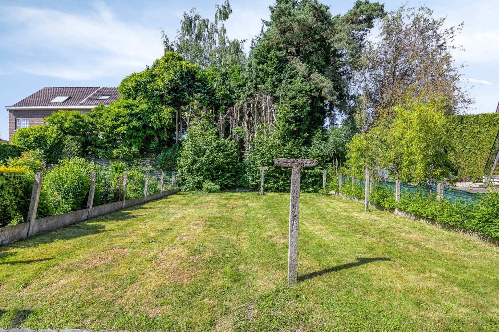 TE RENOVEREN WONING met 3/4 slaapkamers en tuin – 1640 SINT-GENESIUS-RODE 
