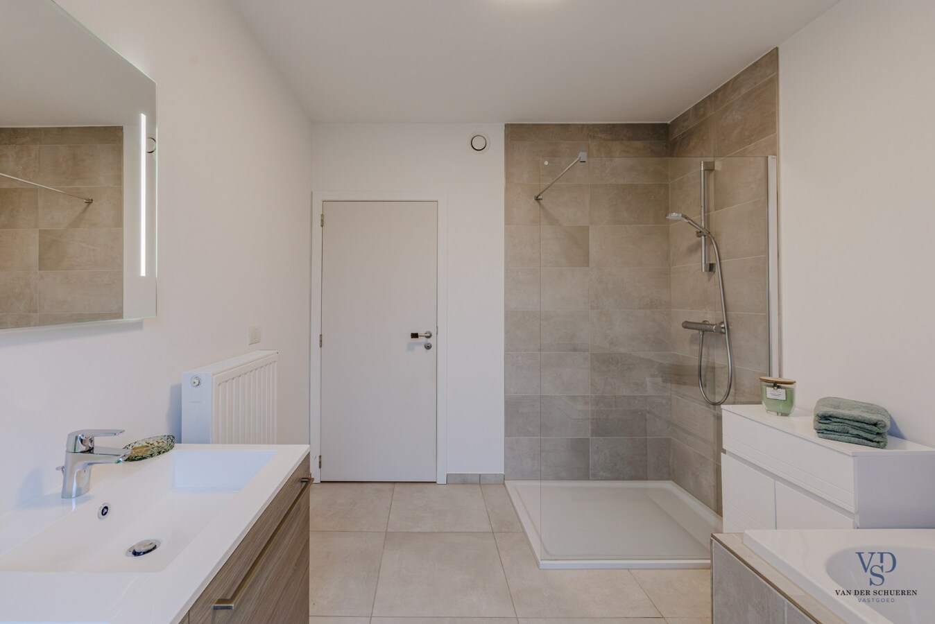 Recente, quasi-nieuwbouwwoning – instapklaar en energiezuinig (BEN) 