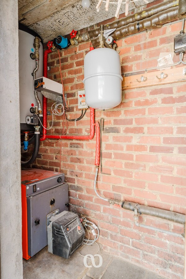 Stevige gezinswoning met tuin en garage nabij het centrum van Oudenaarde 