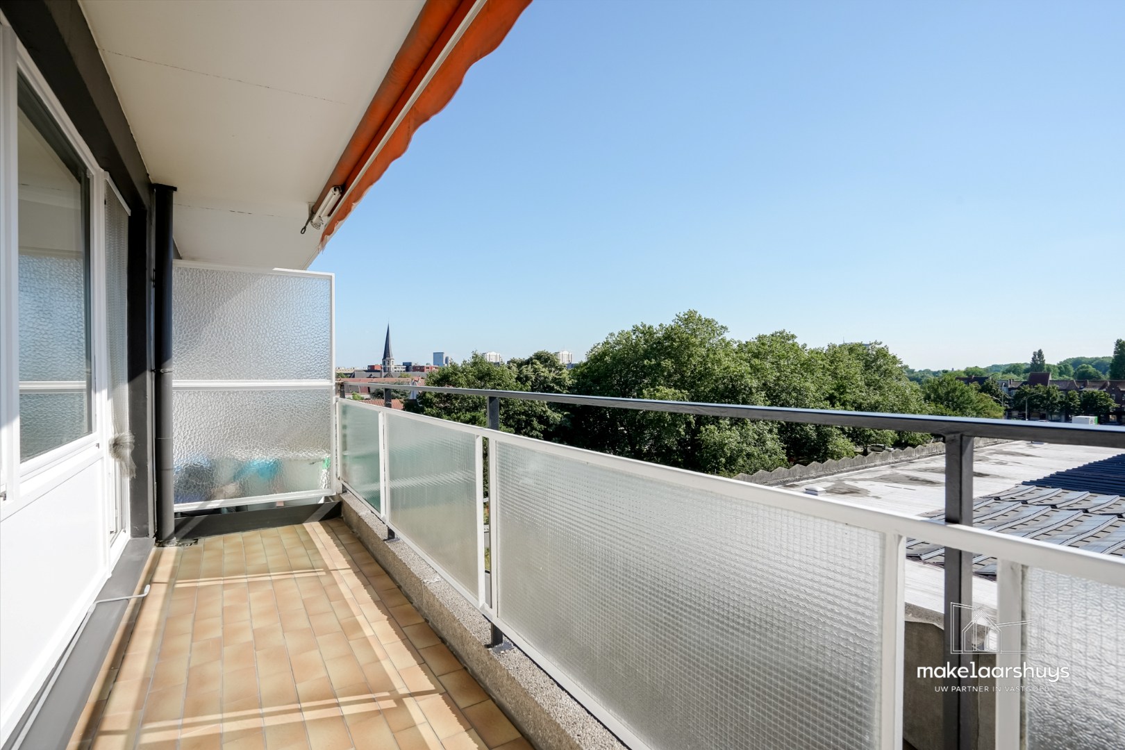 Aangename studio met slaaphoek en terras nabij de Coupure 