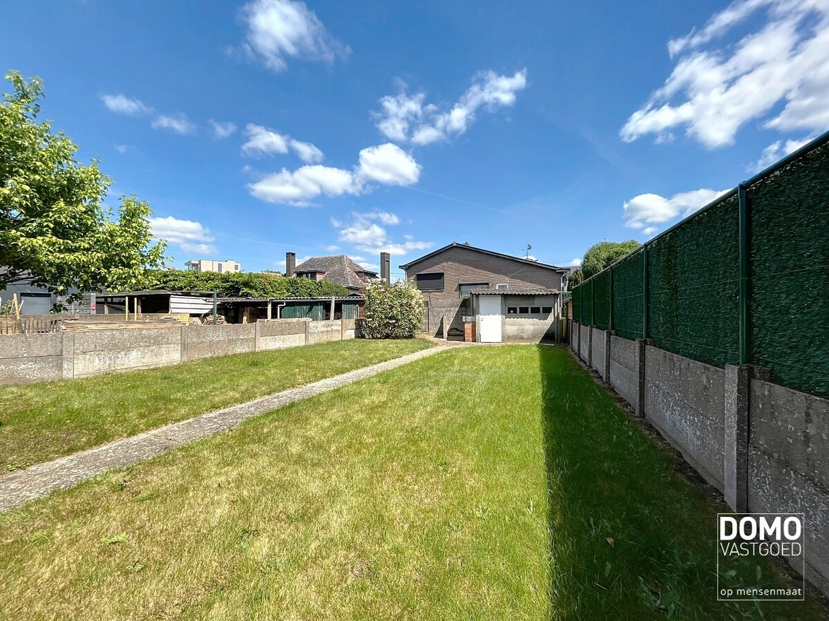 RUIME WONING MET TUIN, GARAGE &amp; 3 SLAAPKAMERS RUSTIG GELEGEN LANGS HET KANAAL MET EPC C TE BERINGEN 
