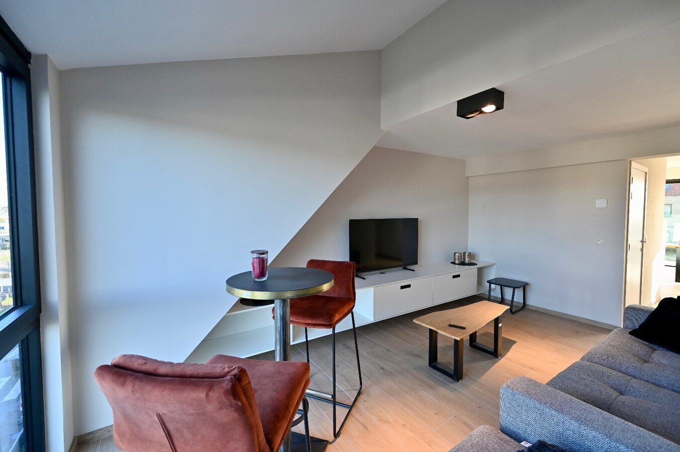 UNIEKE PENTHOUSE MET TERRAS (GEMEUBELD) 