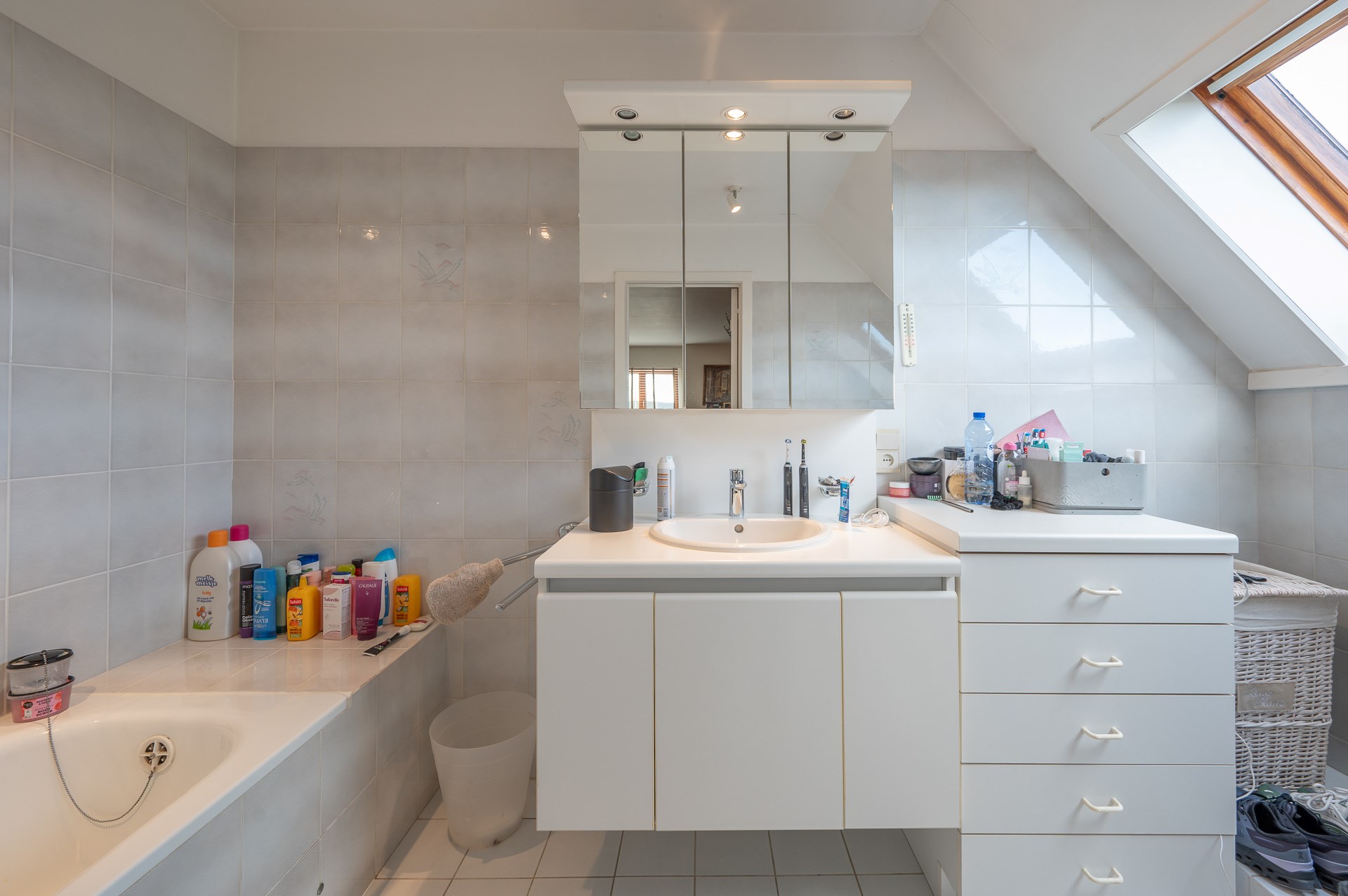 Propriété exceptionnelle et rénovée (5 510 m² de terrain) à proximité du centre de Knokke-Heist et bénéficiant d'une vue exceptionnelle sur les polders de Knokke. 