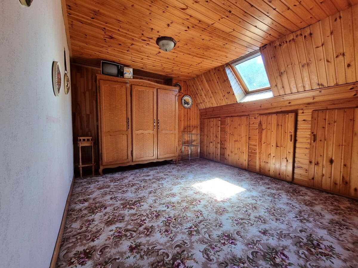 Te moderniseren woning op centrale ligging te Heist 