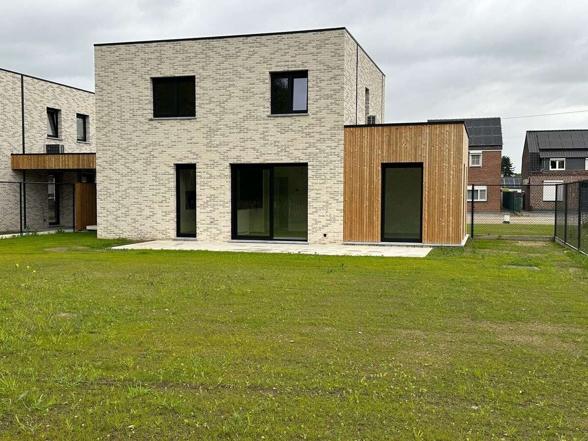 Nieuwbouw woning met 4 slaapkamers (1 gelijkvloers) 