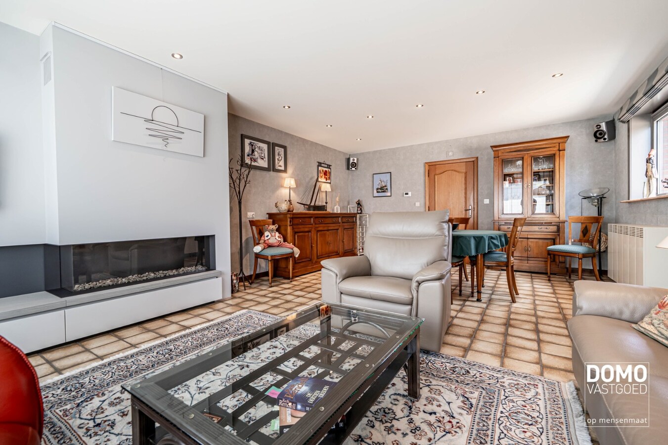 GERENOVEERDE, INSTAPKLARE GEZINSWONING MET 4 SLAAPKAMERS TE TUILT 