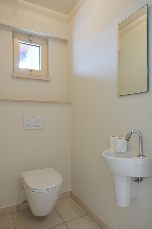 Zeer ruime villa gelegen te Bekegem 