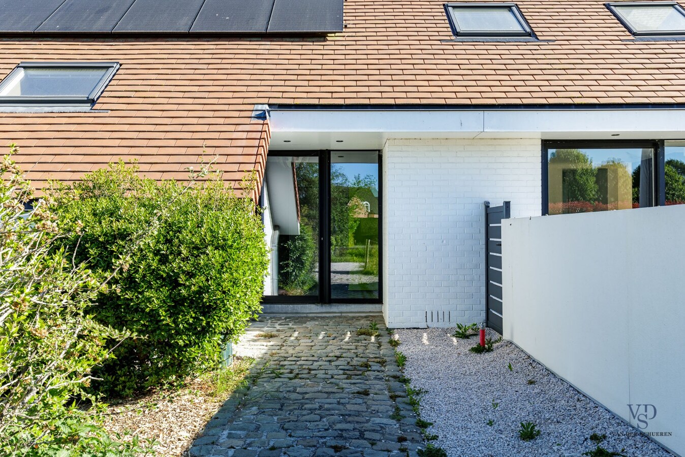 Tijdloze villa met zicht op groen. 