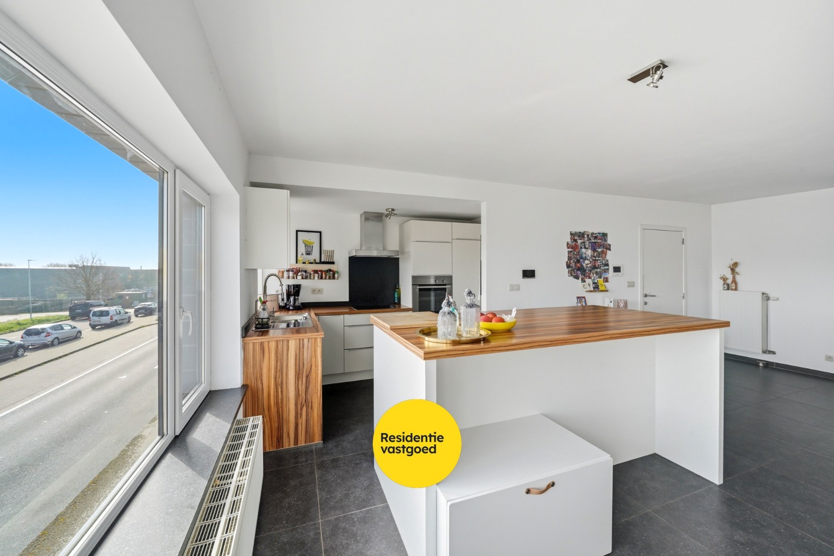 Instapklare woning met zicht op de vaart in Oudenburg 