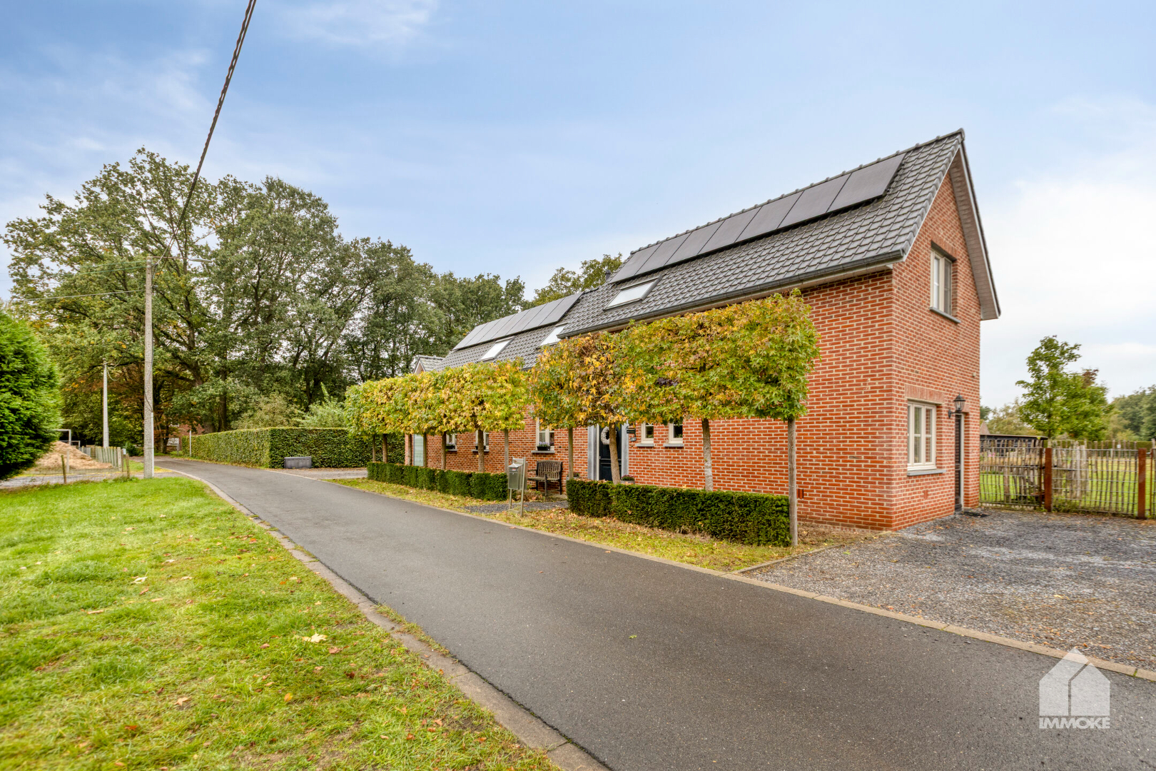 Volledig gerenoveerde, energiezuinige langgevelhoeve op riant perceel van 76 are. 