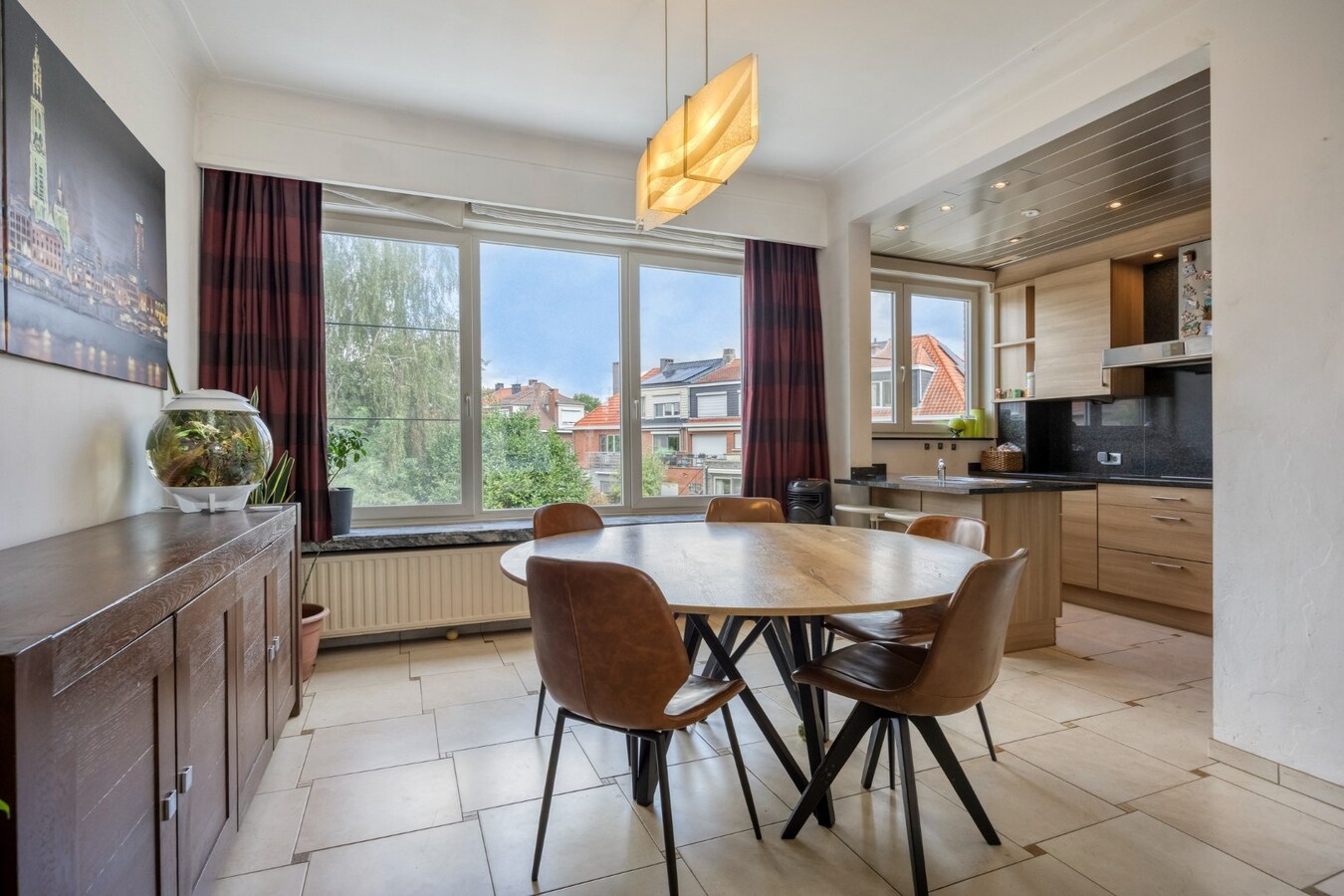 Instapklare woning met garage en tuin te Edegem 