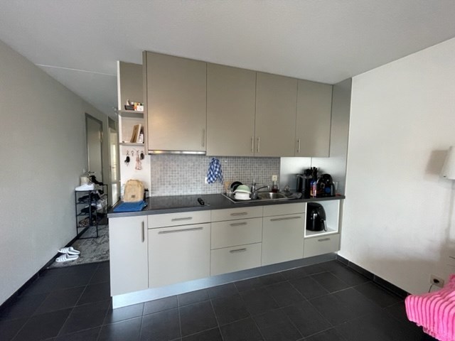 Sfeervol appartement met 2 slaapkamers, ruim terras en private autostaanplaats. 