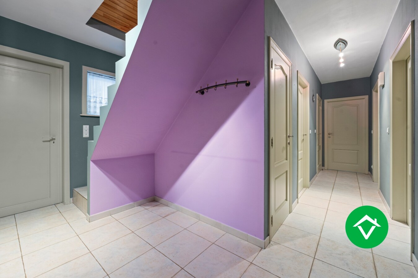 Kloeke woning met 4 slaapkamers in een woonwijk te Ichtegem. 