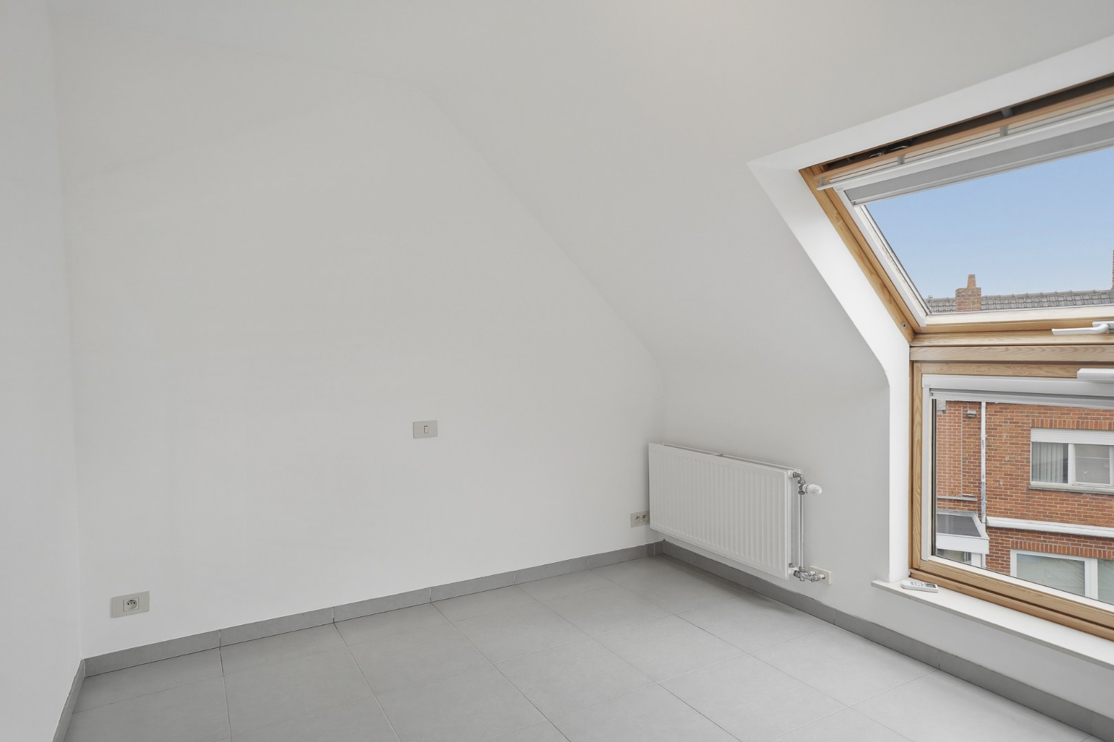 Instapklare rijwoning met garage op toplocatie in hartje Sint-Michiels 