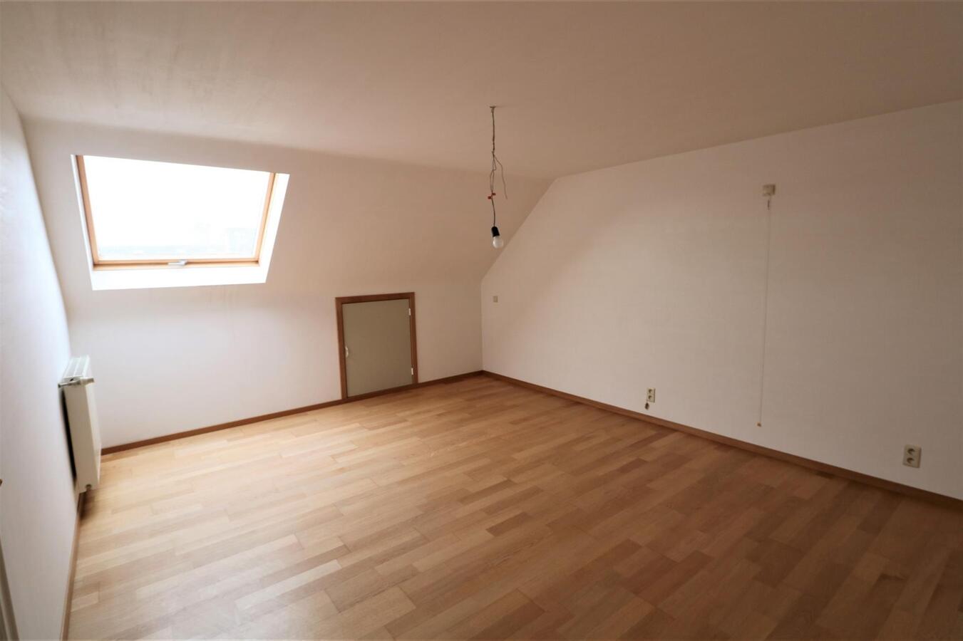 Recente woning met 5 slaapkamers op 698m²  te Alveringem 