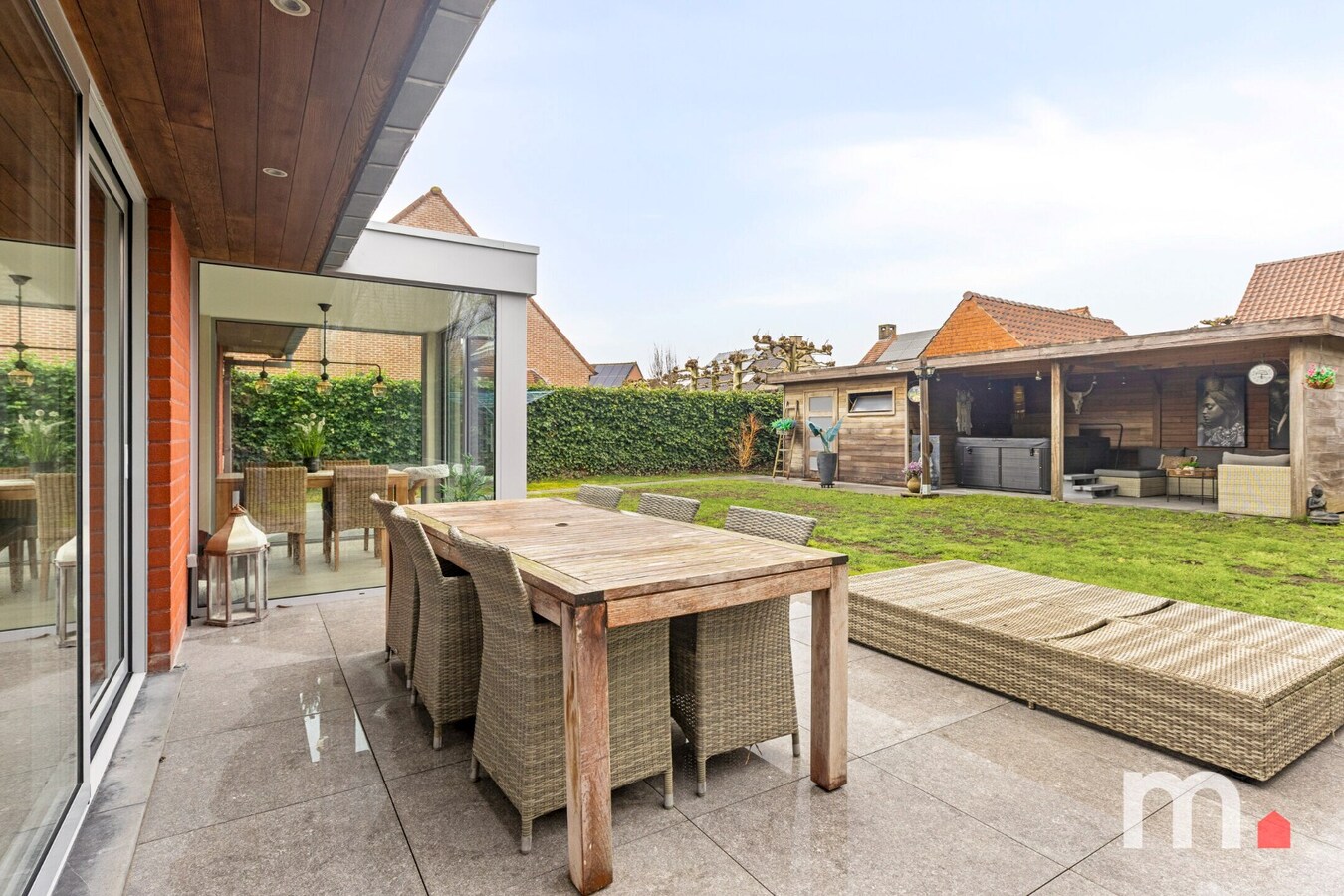 Unieke Villa te Roeselare in een doodlopende straat op 578m² met zonnepanelen en EPC B  ! 