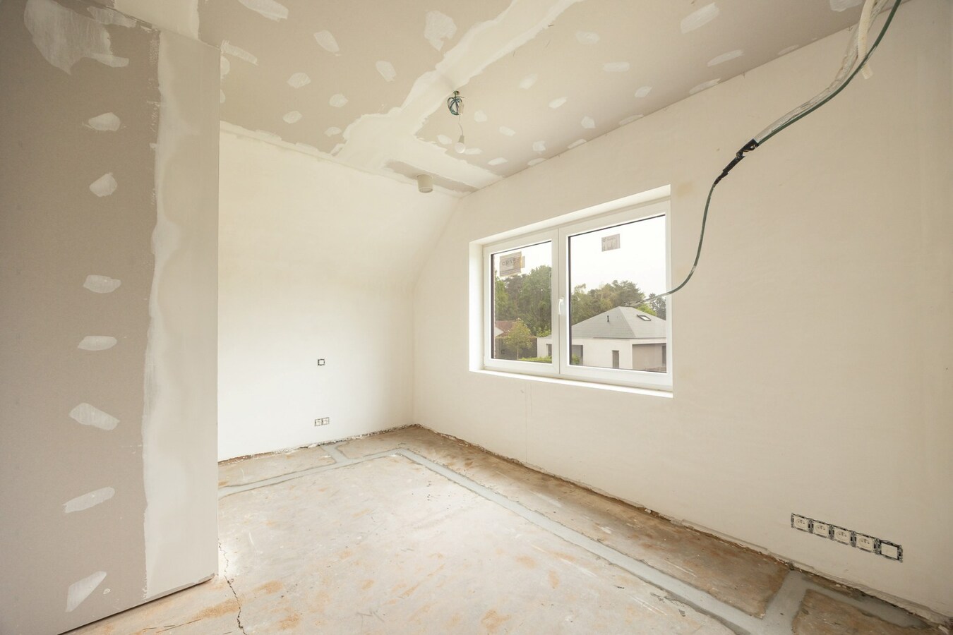 Vernieuwbouwwoning met ruim nieuwbouwmagazijn van 155 m² 