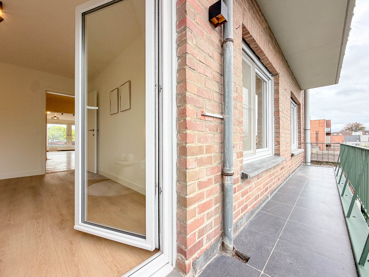 Stijlvol gerenoveerd 3-slaapkamerappartement van 128 m² met garage op topligging in Kortrijk *** NONO INSPIRED *** 