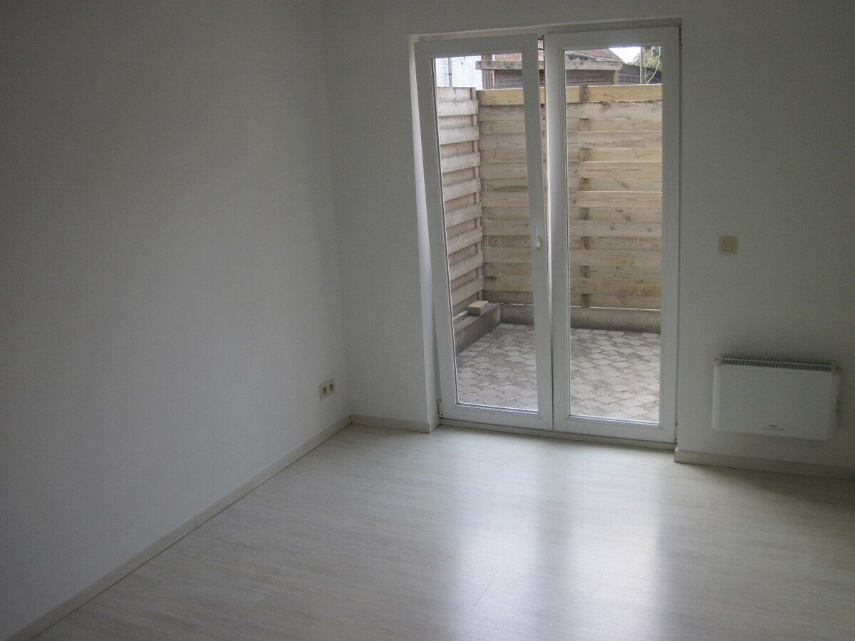 Uitstekend gelegen appartement. Geen vaste kosten ! 