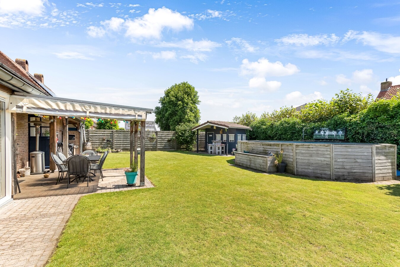 Vrijstaande woning met inpandige garage gelegen op een perceel van 784 m2 te Arendonk. 