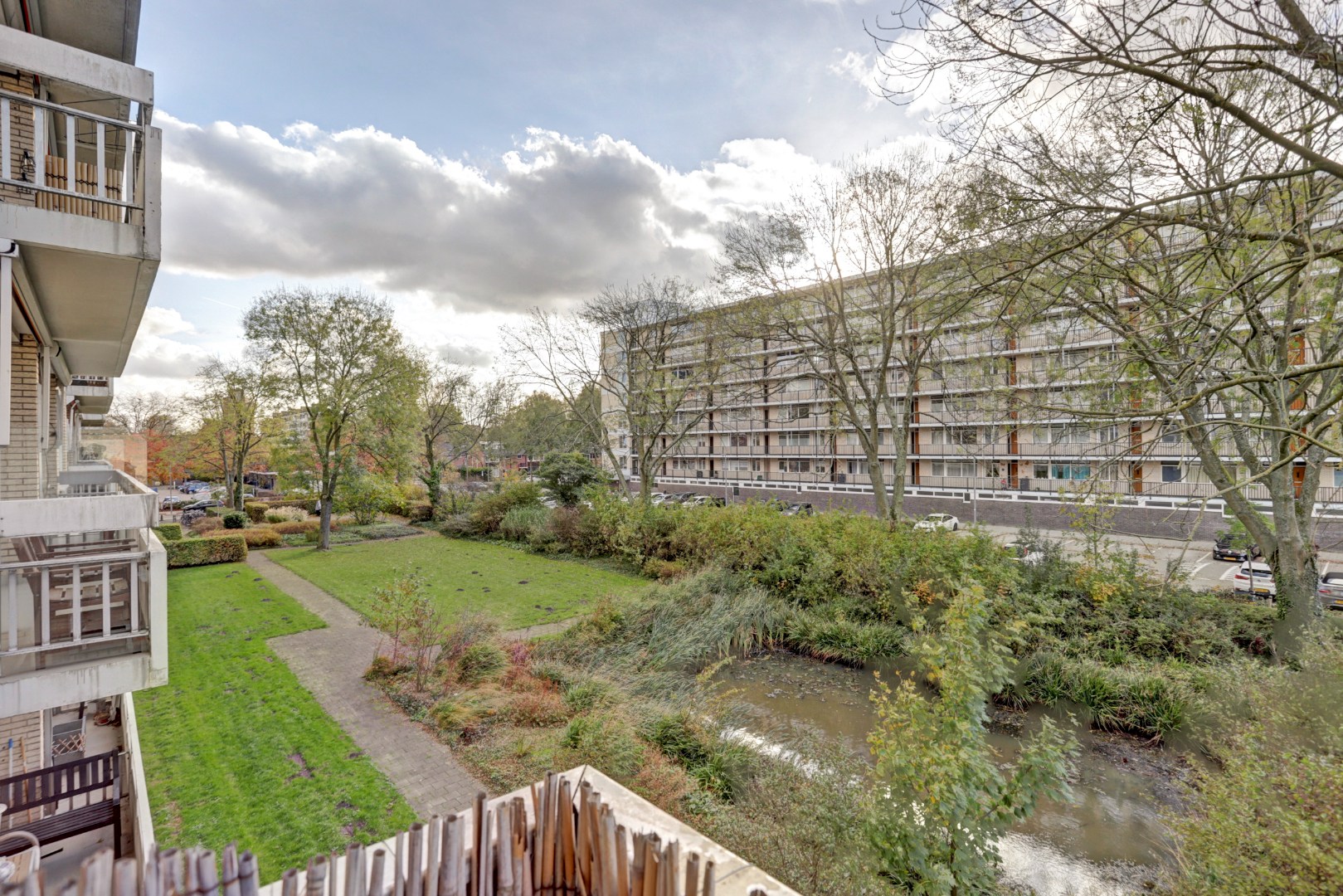 Comfortabel wonen in dit 3-kamer hoek appartement met een heerlijk balkon op het zonnige westen! 