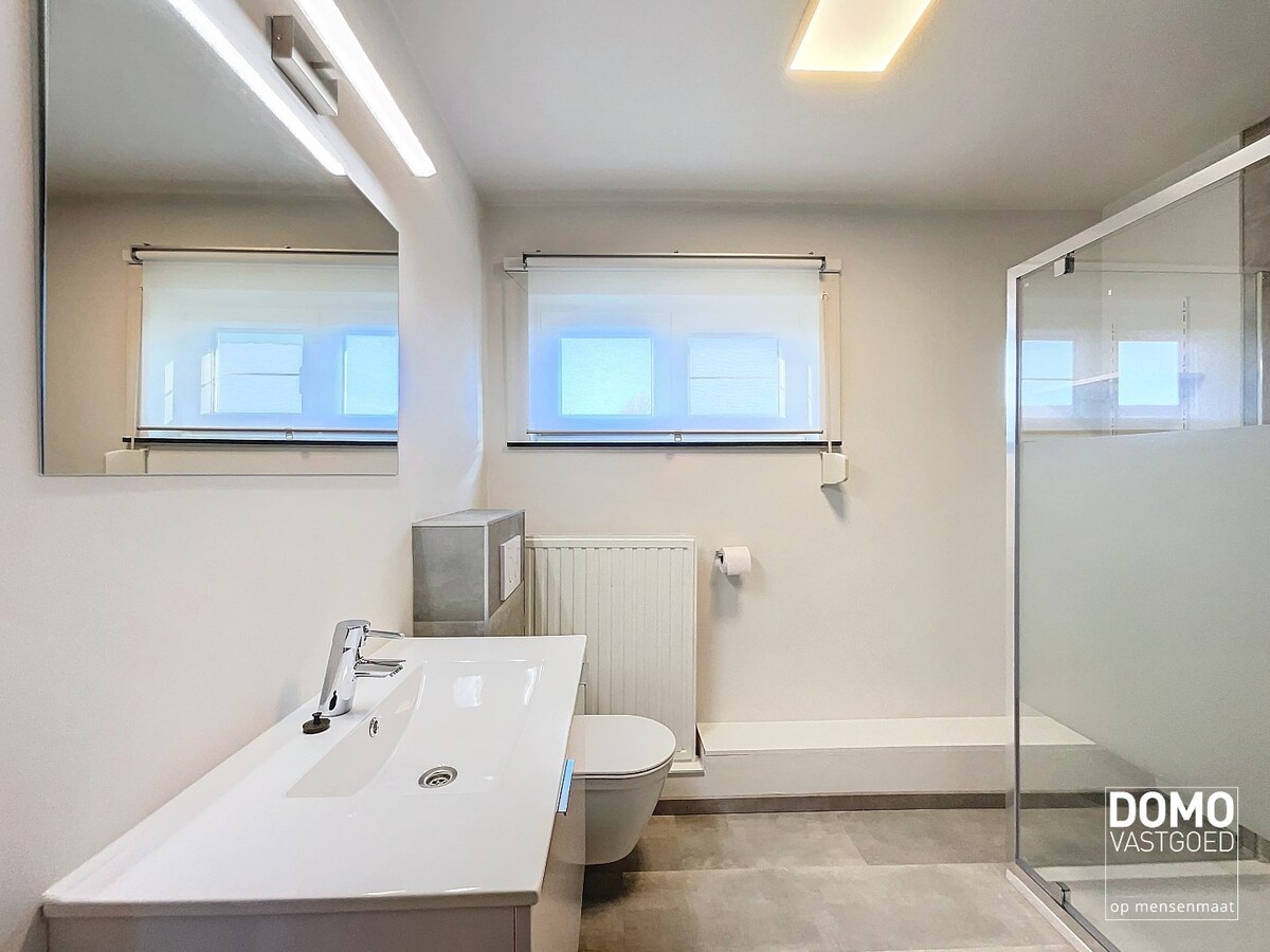 GERENOVEERDE WONING MET 3 SLAAPKAMERS, GARAGE EN TUIN TE KURINGEN 