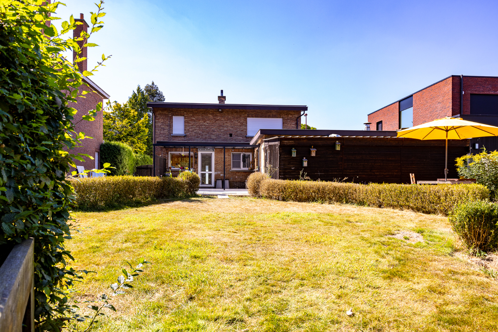 Ruime gerenoveerde gezinswoning op 1.384m² 4 slpks te Landegem 