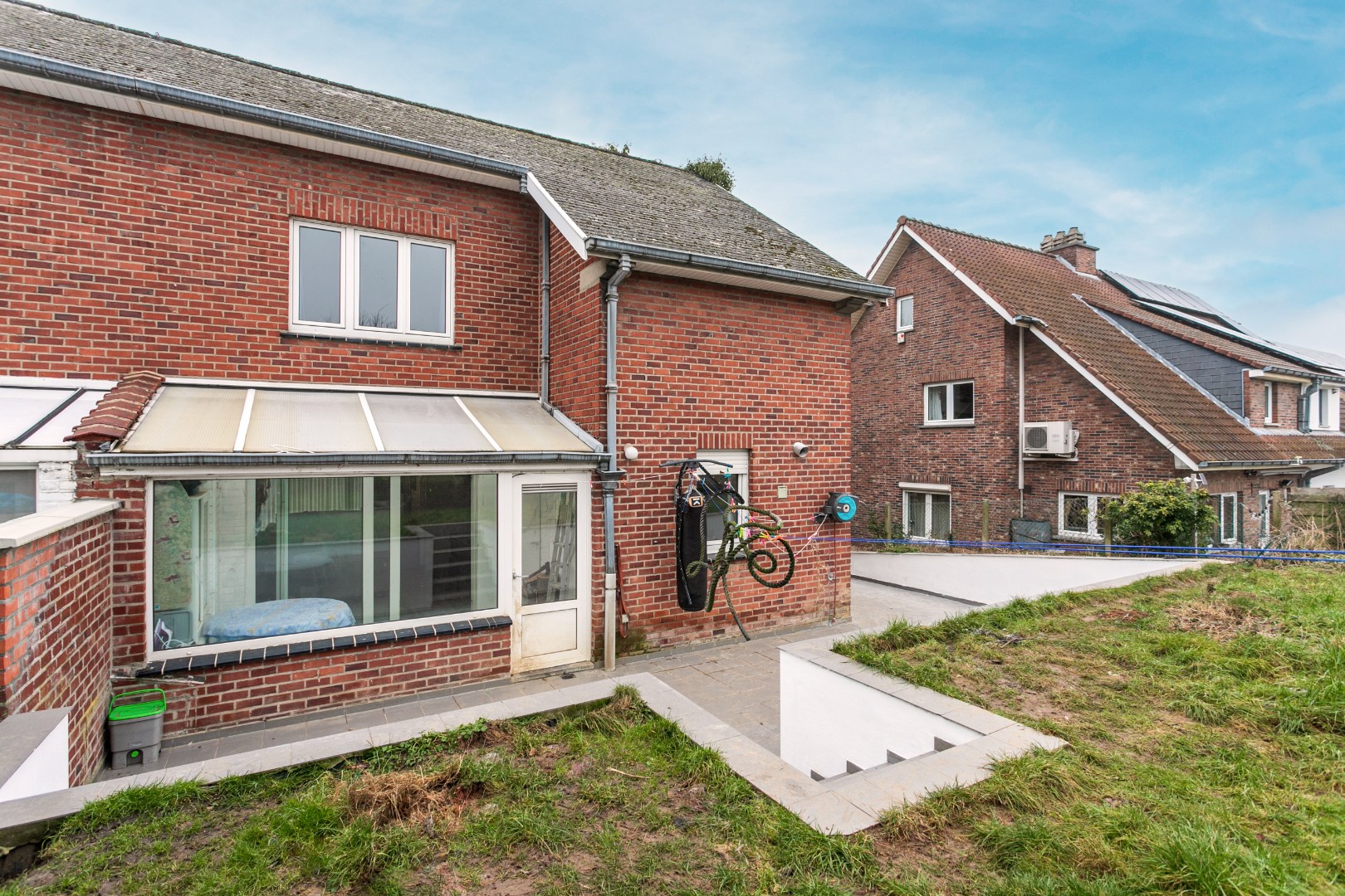 Solide woning met 3 slpks, tuin en garage te Buizingen 