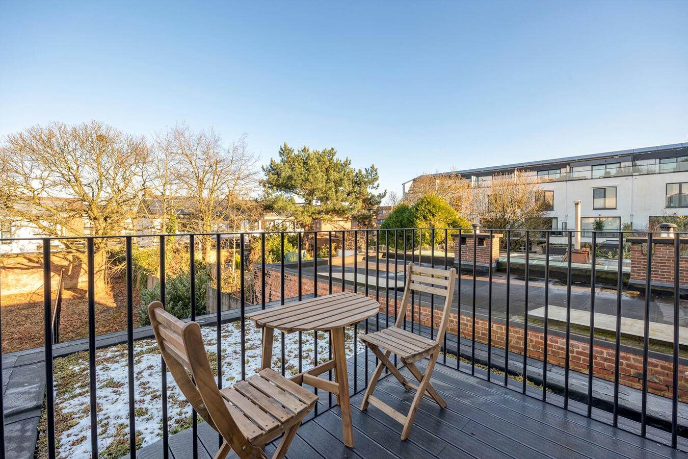 Gerenoveerd appartement met 2 slpk en terras te Mortsel! 