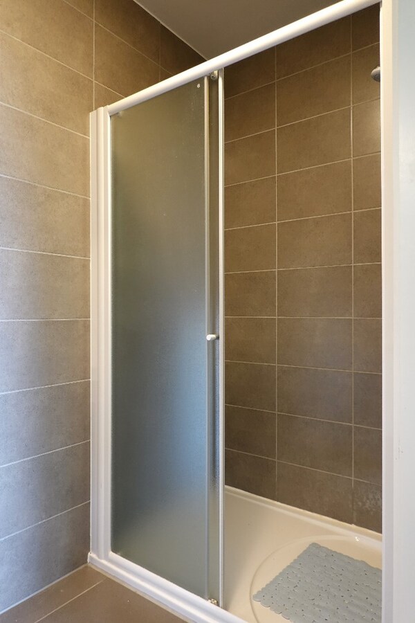 Lichtrijk en ruim appartement in centrum Gistel met twee slaapkamers 