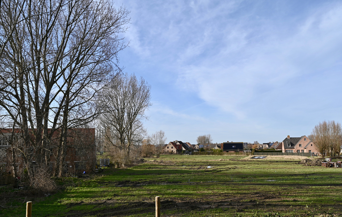 LAATSTE MODERNE WONING MT 2 BOUWLAGEN + ZADELDAK, CARPORT EN Z-TUIN! 